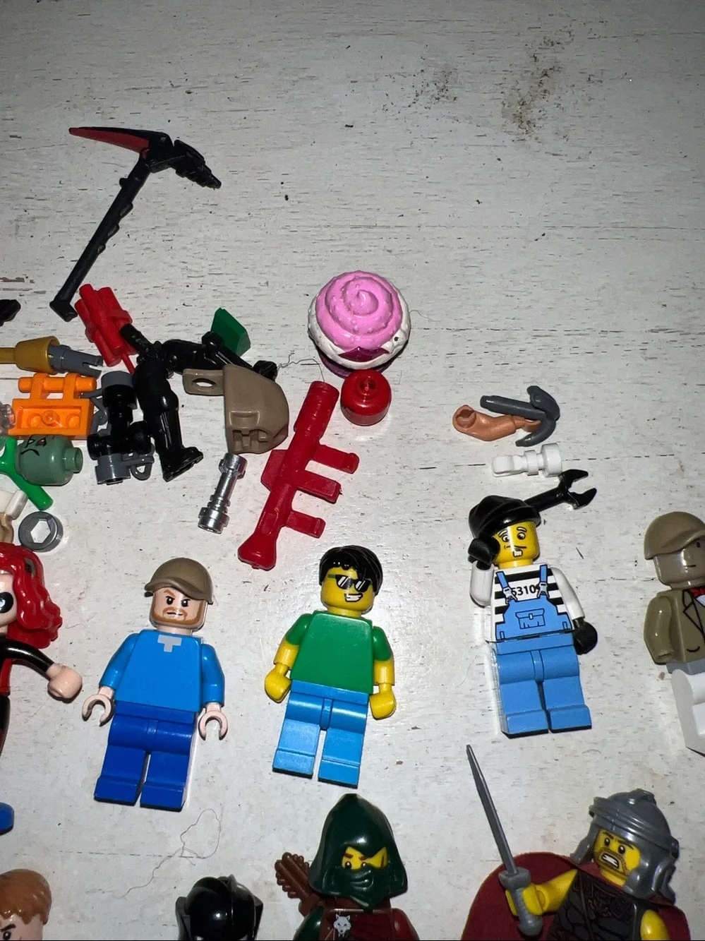 Lot Lego mini figures & accessories